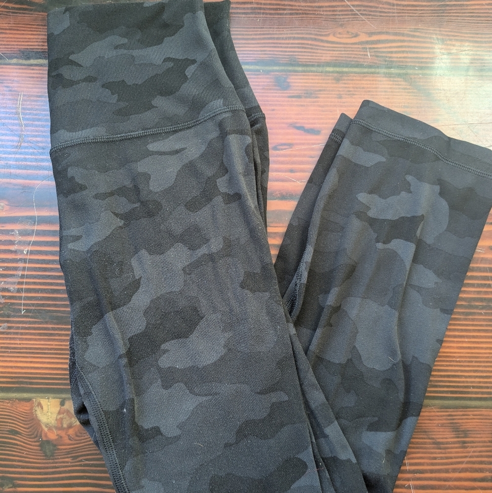 Lululemon Black Camo Print Leggings – Size S